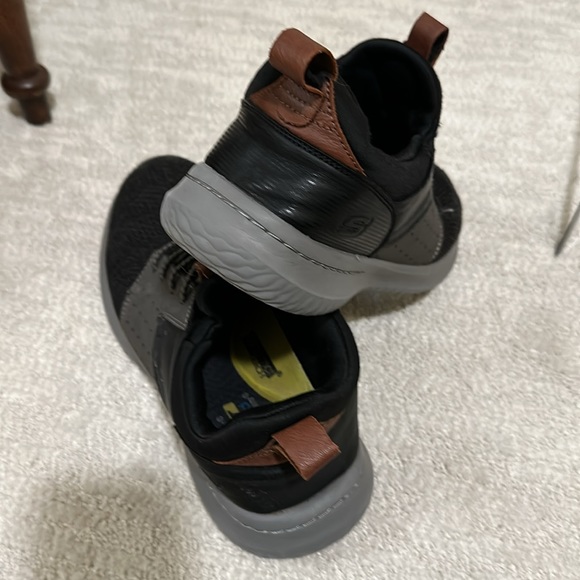 Men's Skechers Classic Fit Air Cooled Memory Foam slip on sneakers sz 8 used - Picture 3 of 6